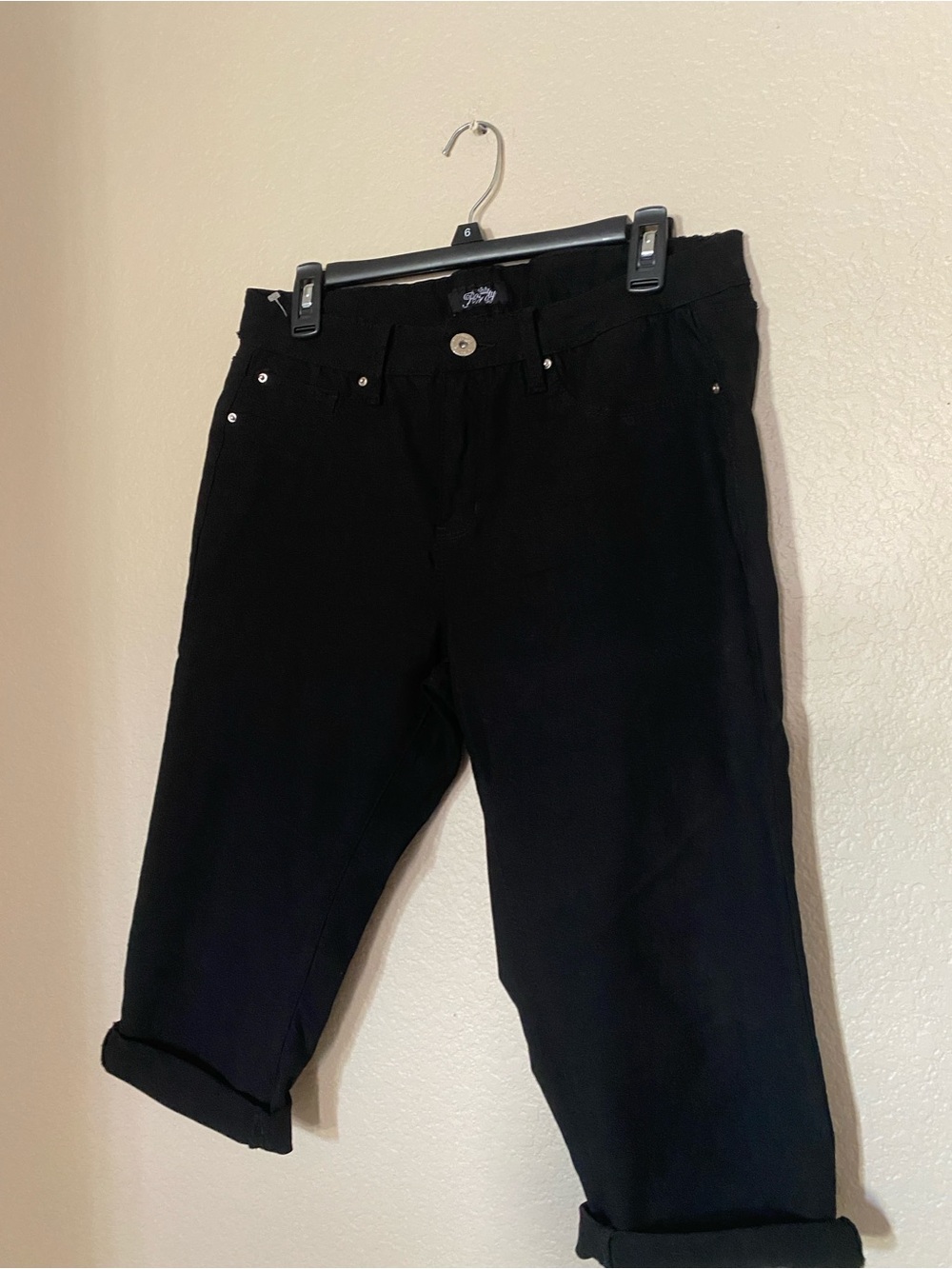 Black Women’s Capri Jeans
